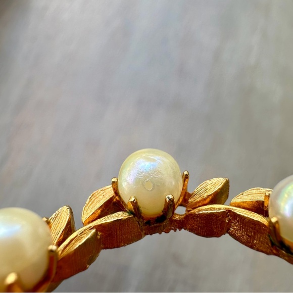 Liner Vintage Gold & Pearl Leaf Brooch - Picture 9 of 12
